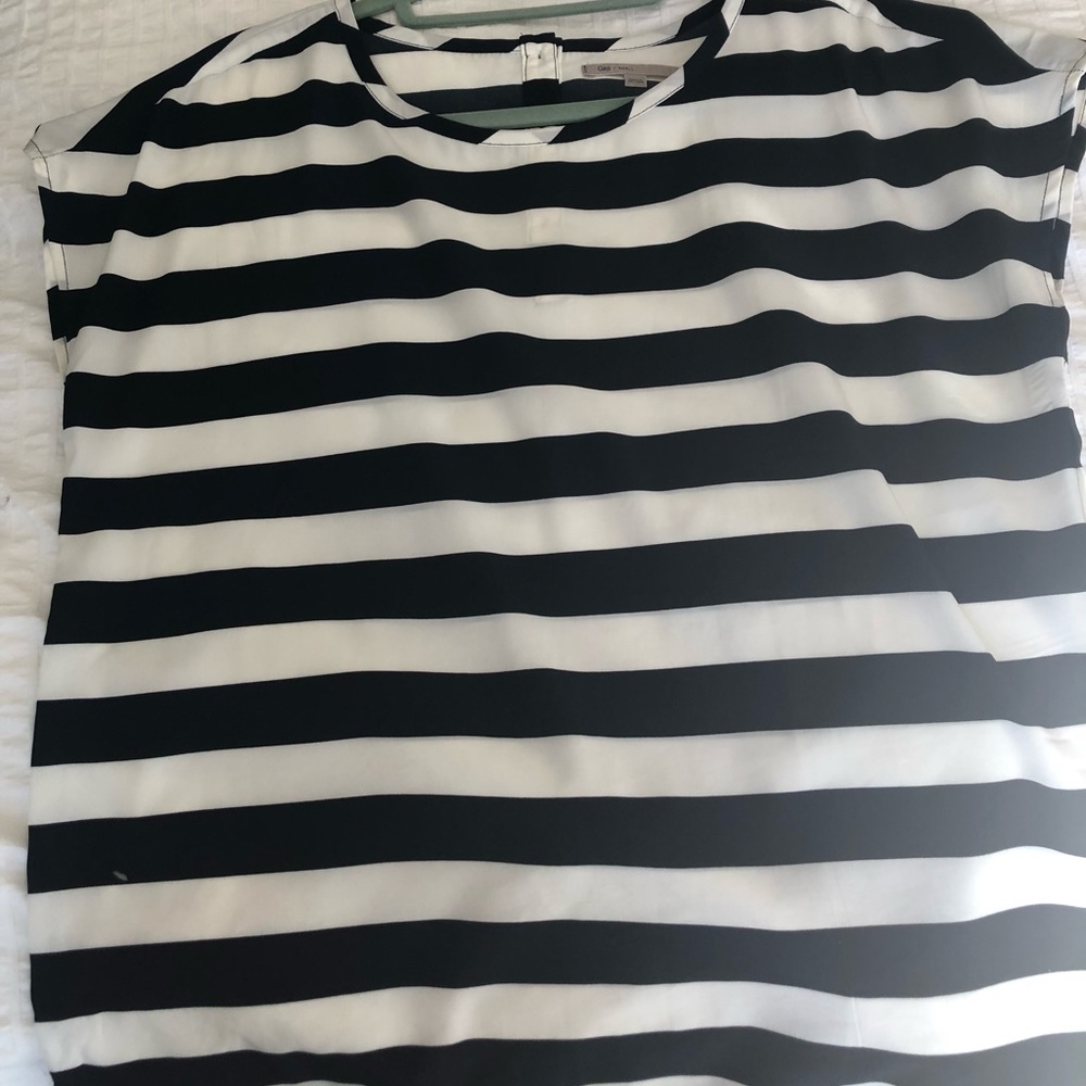 Navy and white silky and flowing GAP top